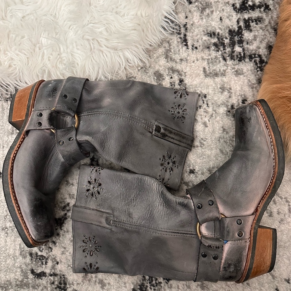 Frye grey hole punch flower Cowboy western Cowboy boots sz 9